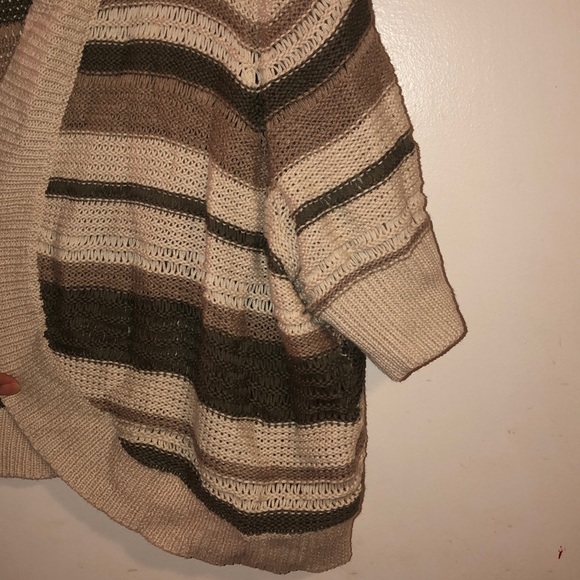 Avenue (NWT) - Picture 3 of 4